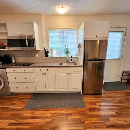 Adorable 1- Bedroom Suite In Langford Victoria Zewnętrze zdjęcie