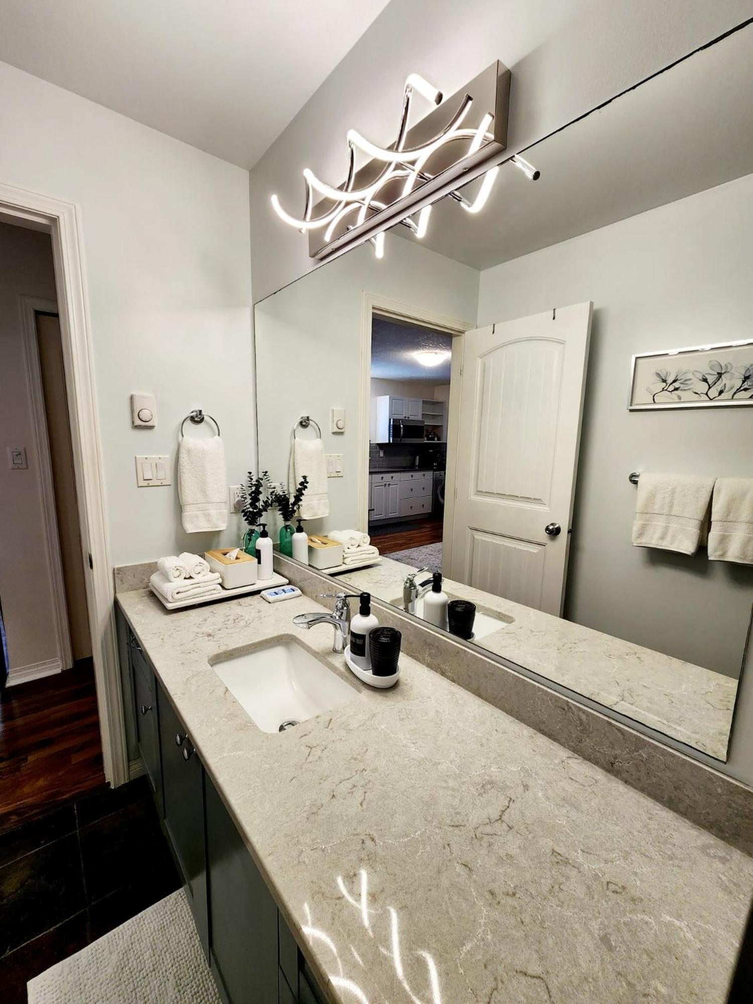 Adorable 1- Bedroom Suite In Langford Victoria Zewnętrze zdjęcie