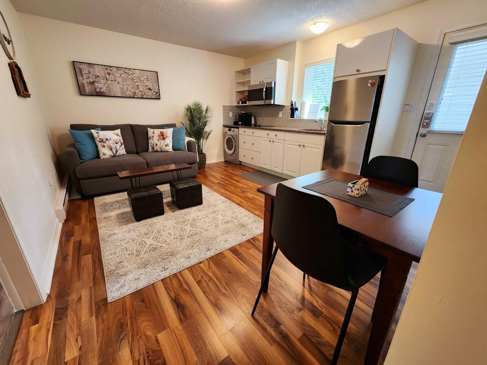 Adorable 1- Bedroom Suite In Langford Victoria Zewnętrze zdjęcie